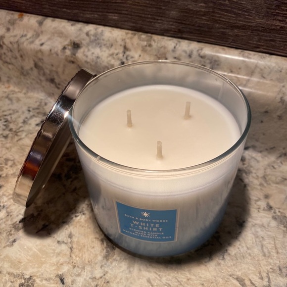 Bath & Body Works candle - Picture 3 of 4